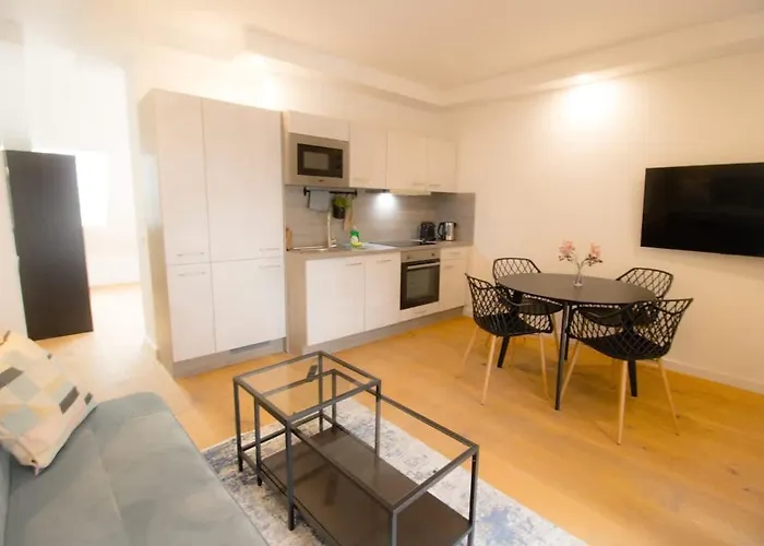 Апартаменти Smart Luxury In L Jos25 *